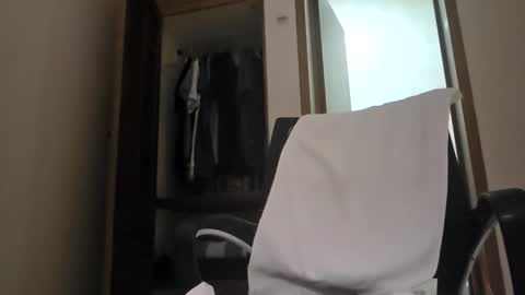 Snapshot of escorpion51 chatting on 04/07/26, 03:40 escorpion51 online show from 04/07/26, 03:40