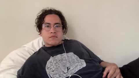 esiiiiiiiiis online show from 04/19/26, 03:00