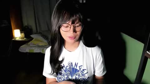 Snapshot of esilchan chatting on 10/07/25, 12:52 Chelliane online show from 10/07/25, 12:52