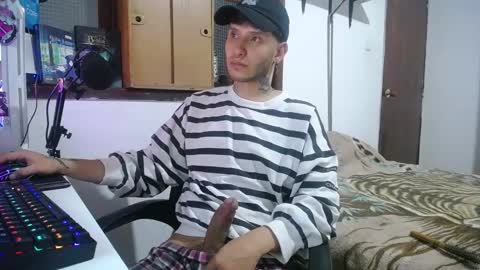 Snapshot of esjrobles chatting on 12/15/24, 03:24 Esteban online show from 12/15/24, 03:24