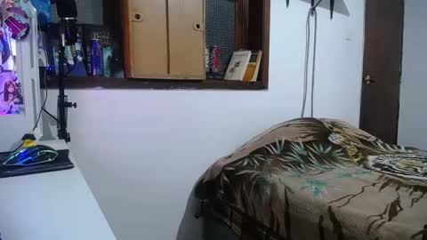 Snapshot of esjrobles chatting on 12/16/24, 05:38 Esteban online show from 12/16/24, 05:38
