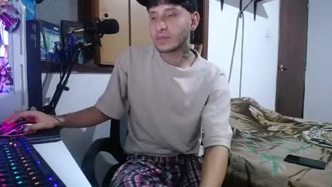 Snapshot of esjrobles chatting on 12/17/24, 02:55 Esteban online show from 12/17/24, 02:55