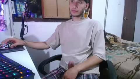 Snapshot of esjrobles chatting on 12/19/24, 06:45 Esteban online show from 12/19/24, 06:45