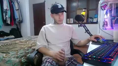 Snapshot of esjrobles chatting on 12/24/24, 05:38 Esteban online show from 12/24/24, 05:38