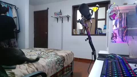 Snapshot of esjrobles chatting on 12/27/24, 02:36 Esteban online show from 12/27/24, 02:36
