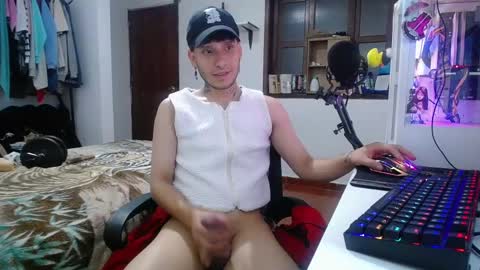 Snapshot of esjrobles chatting on 12/27/24, 08:45 Esteban online show from 12/27/24, 08:45
