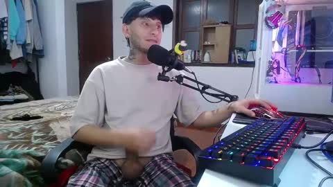 Snapshot of esjrobles chatting on 12/28/24, 08:58 Esteban online show from 12/28/24, 08:58