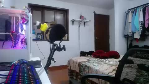 Snapshot of esjrobles chatting on 12/29/24, 01:49 Esteban online show from 12/29/24, 01:49