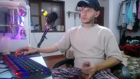 Snapshot of esjrobles chatting on 12/29/24, 05:01 Esteban online show from 12/29/24, 05:01