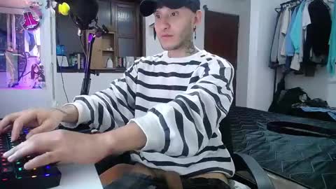 Snapshot of esjrobles chatting on 01/02/25, 07:44 Esteban online show from 01/02/25, 07:44