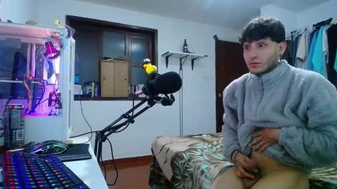 Snapshot of esjrobles chatting on 01/03/25, 07:16 Esteban online show from 01/03/25, 07:16