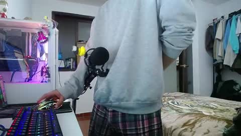 Snapshot of esjrobles chatting on 01/04/25, 07:24 Esteban online show from 01/04/25, 07:24
