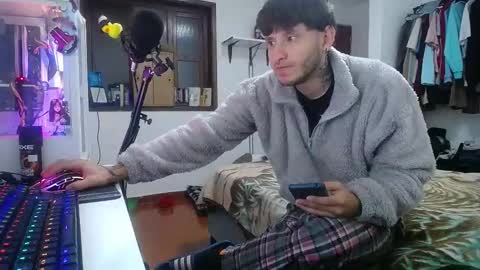 Snapshot of esjrobles chatting on 01/07/25, 08:45 Esteban online show from 01/07/25, 08:45