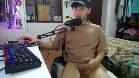 Snapshot of esjrobles chatting on 01/14/25, 08:31 Esteban online show from 01/14/25, 08:31