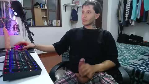 Snapshot of esjrobles chatting on 01/20/25, 05:26 Esteban online show from 01/20/25, 05:26
