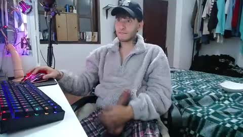 Snapshot of esjrobles chatting on 01/21/25, 05:38 Esteban online show from 01/21/25, 05:38