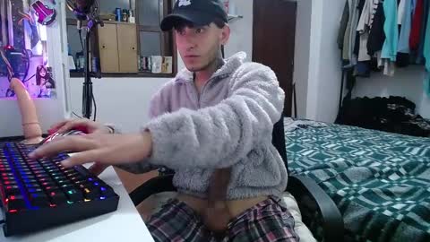 Snapshot of esjrobles chatting on 01/21/25, 08:41 Esteban online show from 01/21/25, 08:41