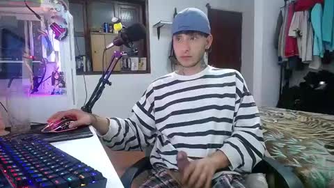 Snapshot of esjrobles chatting on 01/23/25, 06:39 Esteban online show from 01/23/25, 06:39