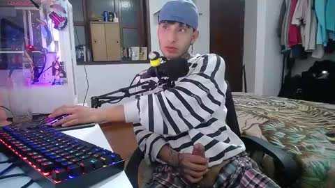 Snapshot of esjrobles chatting on 01/23/25, 09:39 Esteban online show from 01/23/25, 09:39