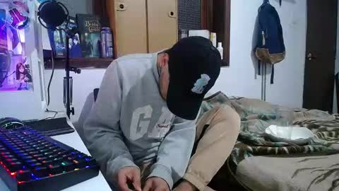 Snapshot of esjrobles chatting on 01/30/25, 04:48 Esteban online show from 01/30/25, 04:48