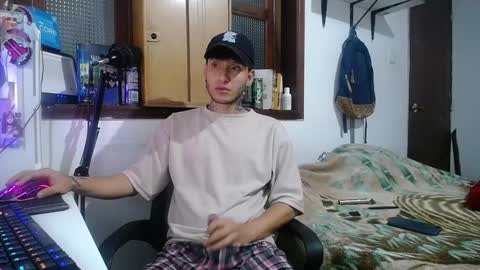 Snapshot of esjrobles chatting on 02/08/25, 04:36 Esteban online show from 02/08/25, 04:36