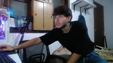 Snapshot of esjrobles chatting on 02/11/25, 03:18 Esteban online show from 02/11/25, 03:18