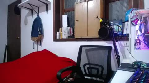 Snapshot of esjrobles chatting on 02/15/25, 09:16 Esteban online show from 02/15/25, 09:16