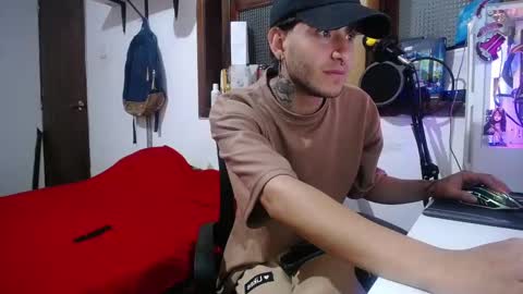 Snapshot of esjrobles chatting on 02/15/25, 12:22 Esteban online show from 02/15/25, 12:22