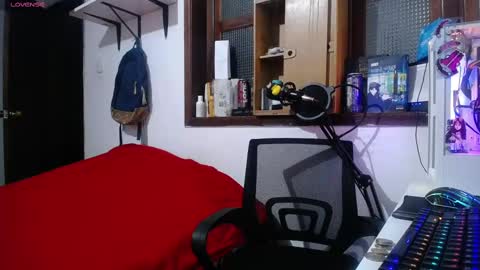 Snapshot of esjrobles chatting on 02/16/25, 02:42 Esteban online show from 02/16/25, 02:42