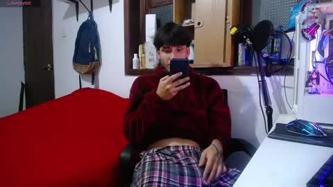 Snapshot of esjrobles chatting on 02/16/25, 05:48 Esteban online show from 02/16/25, 05:48