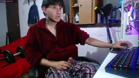 Snapshot of esjrobles chatting on 02/16/25, 12:32 Esteban online show from 02/16/25, 12:32
