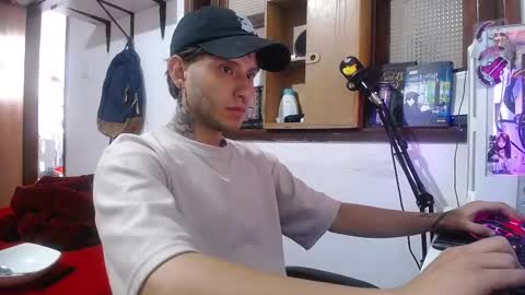 Snapshot of esjrobles chatting on 02/19/25, 04:11 Esteban online show from 02/19/25, 04:11