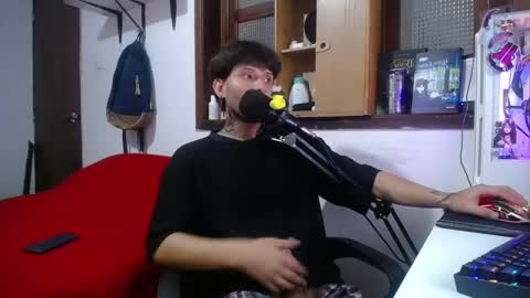 Snapshot of esjrobles chatting on 02/21/25, 04:05 Esteban online show from 02/21/25, 04:05