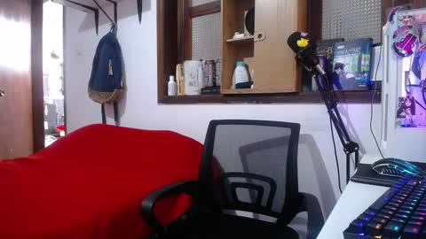 Snapshot of esjrobles chatting on 02/21/25, 07:10 Esteban online show from 02/21/25, 07:10