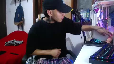 Snapshot of esjrobles chatting on 02/22/25, 01:55 Esteban online show from 02/22/25, 01:55