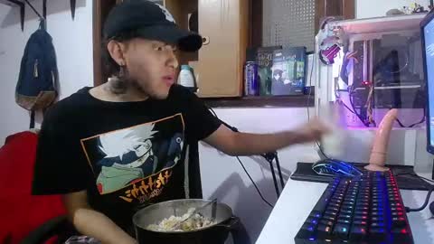 Snapshot of esjrobles chatting on 02/22/25, 05:57 Esteban online show from 02/22/25, 05:57