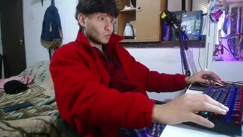 Snapshot of esjrobles chatting on 02/23/25, 06:23 Esteban online show from 02/23/25, 06:23
