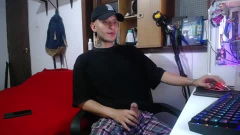 Snapshot of esjrobles chatting on 02/25/25, 05:30 Esteban online show from 02/25/25, 05:30