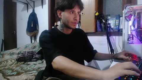 Snapshot of esjrobles chatting on 02/26/25, 07:09 Esteban online show from 02/26/25, 07:09