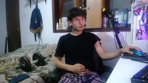 Snapshot of esjrobles chatting on 02/27/25, 08:06 Esteban online show from 02/27/25, 08:06