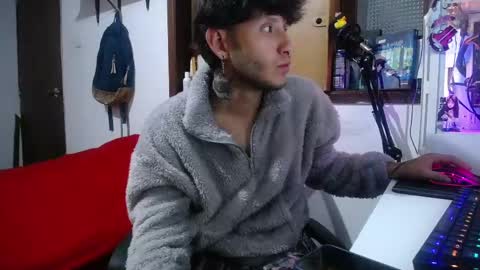 Snapshot of esjrobles chatting on 03/05/25, 06:33 Esteban online show from 03/05/25, 06:33