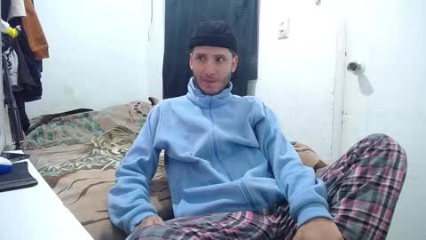 Snapshot of esjrobles chatting on 09/23/25, 12:08 Esteban online show from 09/23/25, 12:08