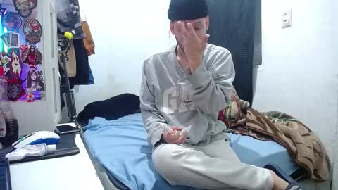 Snapshot of esjrobles chatting on 09/24/25, 12:08 Esteban online show from 09/24/25, 12:08