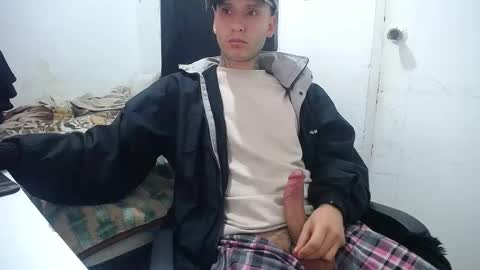 Snapshot of esjrobles chatting on 10/11/25, 02:48 Esteban online show from 10/11/25, 02:48