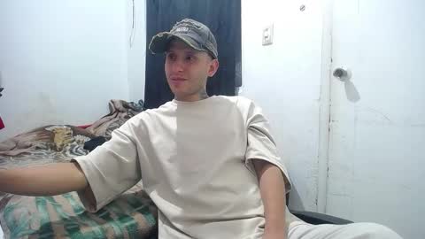 Snapshot of esjrobles chatting on 10/13/25, 12:27 Esteban online show from 10/13/25, 12:27