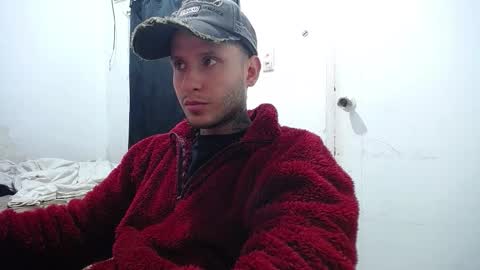 Snapshot of esjrobles chatting on 10/16/25, 06:47 Esteban online show from 10/16/25, 06:47