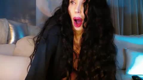 Esther online show from 02/05/25, 10:44