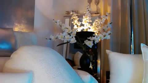 Esther online show from 03/11/25, 09:48