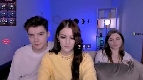 esma_shine online show from 11/11/25, 12:54