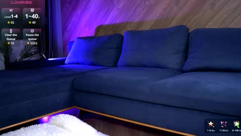 Snapshot of esmeainsley chatting on 12/20/25, 03:02 Raluca online show from 12/20/25, 03:02